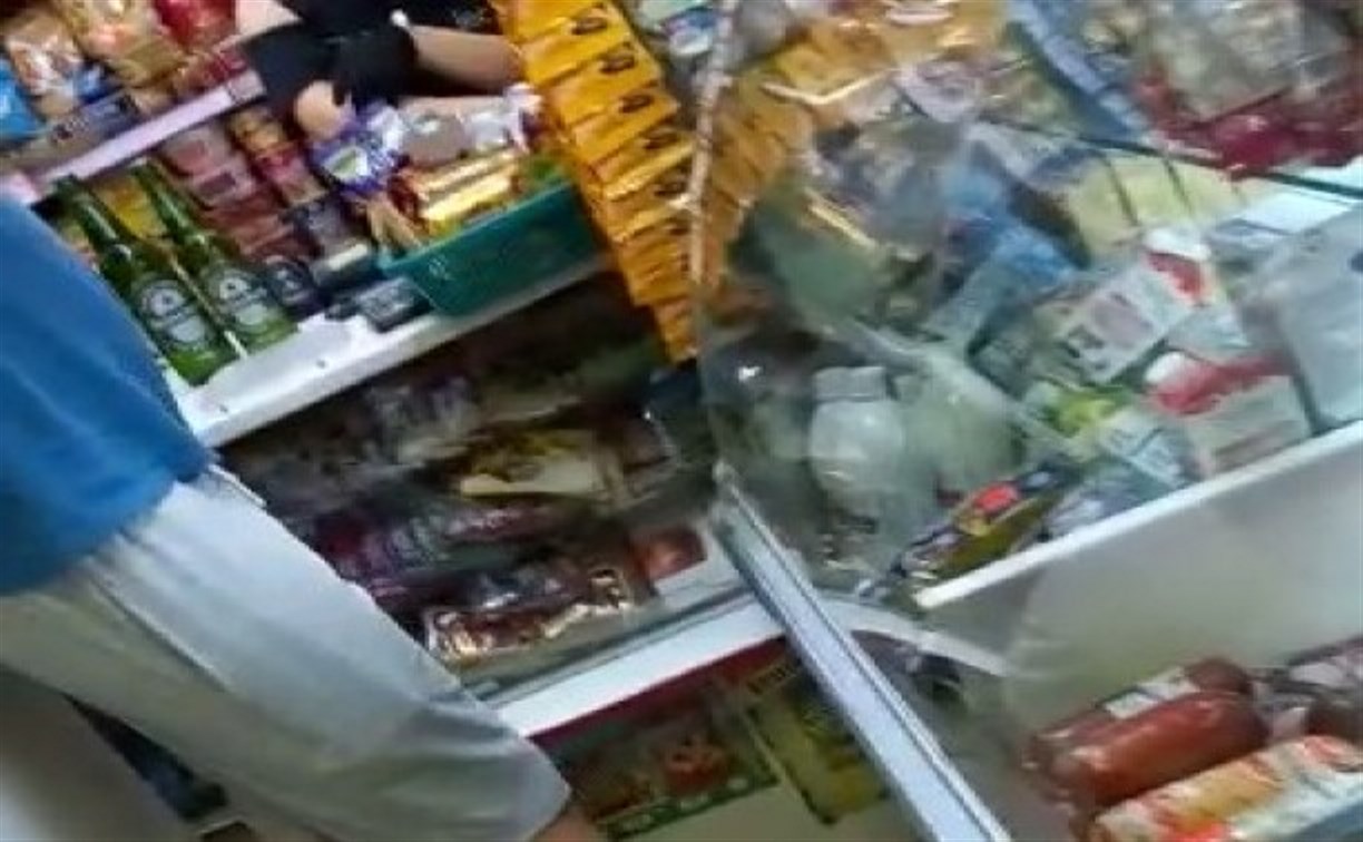 Южносахалинец "сдал" магазин, в котором другим продавали спиртное в День молодёжи, а ему нет