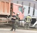 Мужчина пострадал при столкновении универсала и самосвала в Южно-Сахалинске