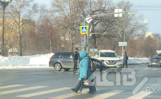 "Не заметил светофор": в Южно-Сахалинске очередное ДТП у Дома торговли