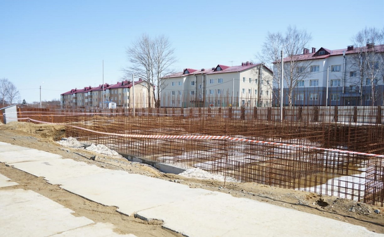 Темпы жилищного строительства в Ногликах потребовал ускорить губернатор