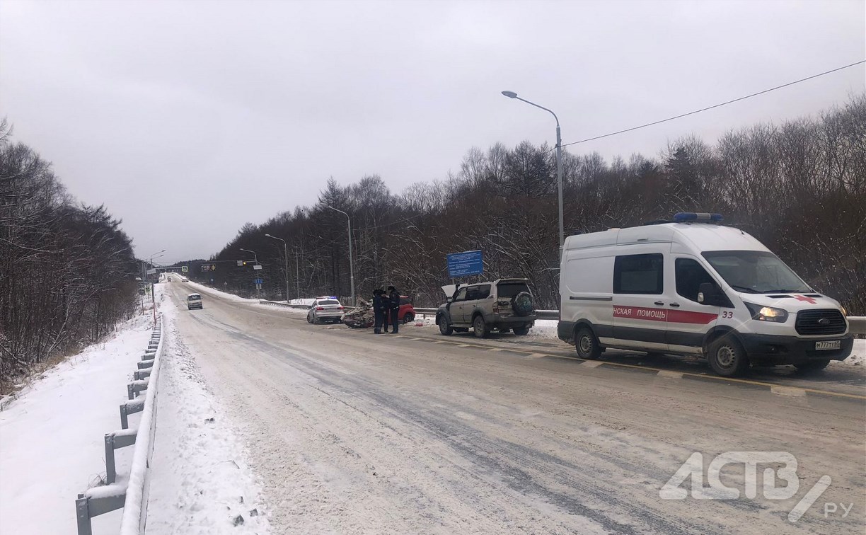 Автомобилистка пострадала в лобовом ДТП на дороге Южно-Сахалинск - Корсаков