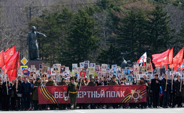 Работники ООО «РН-Сахалинморнефтегаз» прошли в рядах «Бессмертного полка» Работники ООО «РН-Сахалинморнефтегаз» прошли в рядах «Бессмертного полка»