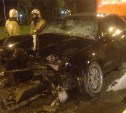 Toyota Chaser врезался в микроавтобус и разделительный бордюр в Южно-Сахалинске