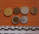 Двое безработных сахалинцев украли коллекционные монеты, чтобы отомстить их владельцу
