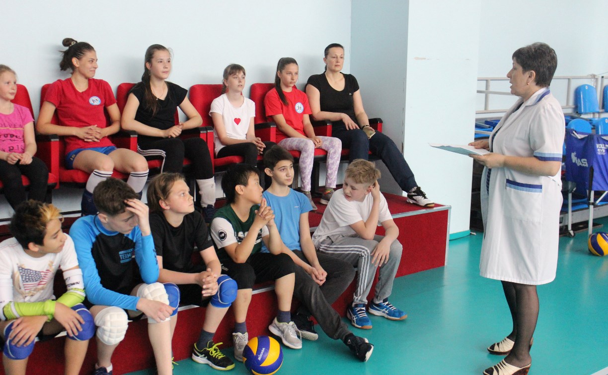 Юные сахалинские волейболисты узнали больше об алкоголе