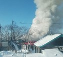 Частный дом загорелся в Южно-Сахалинске