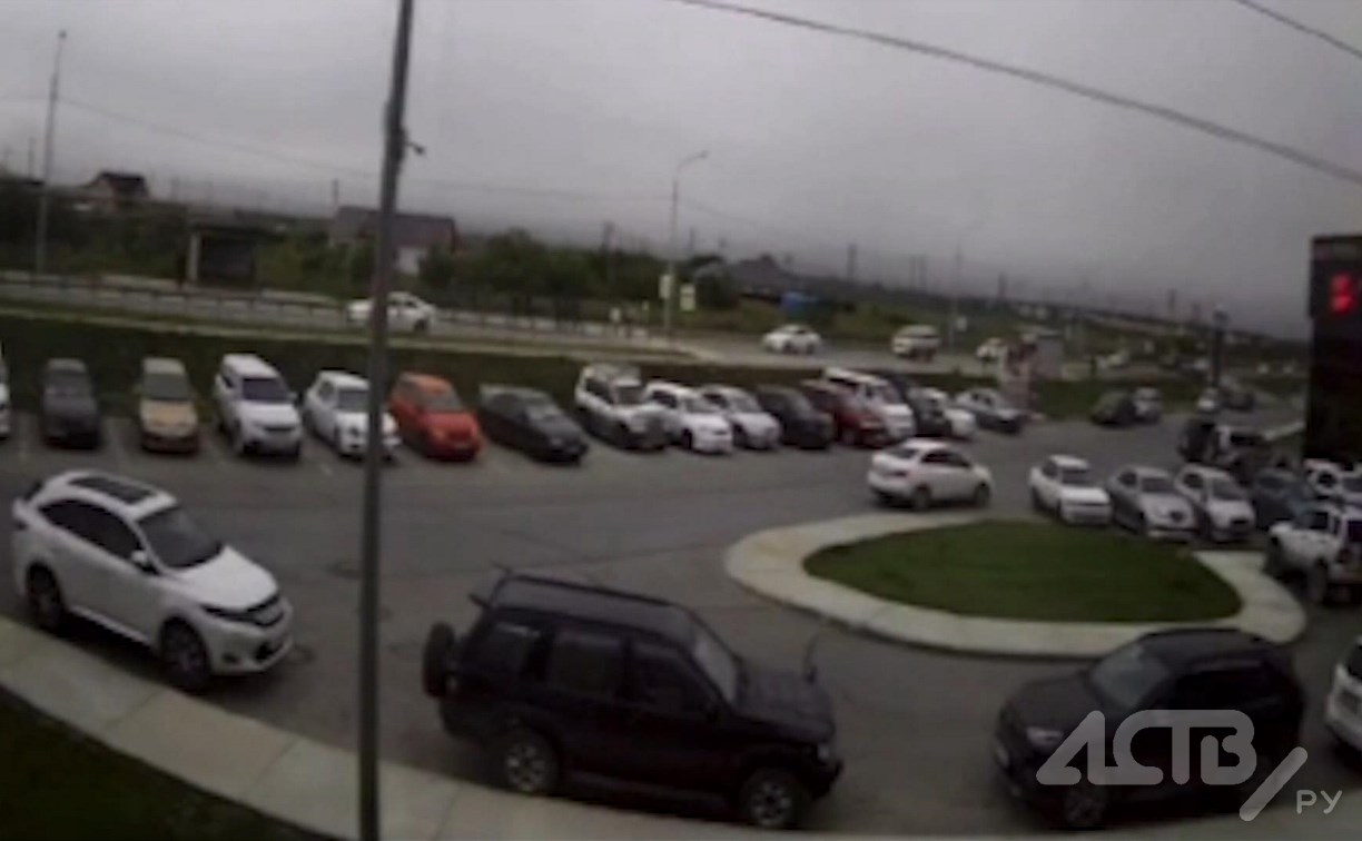 Автомобилисты продолжают гонять в Новотроицком