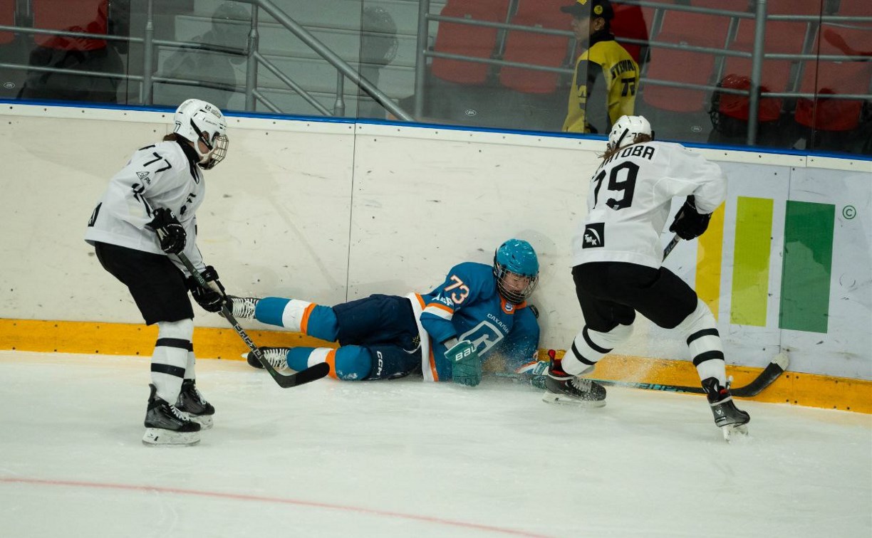 Хоккеистки "Сахалина" завершили домашнюю серию победой и поднялись в топ-3 чемпионата