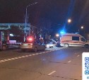 Toyota Corolla влетела в припаркованный грузовик в Южно-Сахалинске, пострадал водитель 