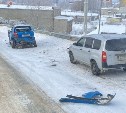 "Такси столкнулось с большегрузом": в Южно-Сахалинске разыскивают очевидцев ДТП, в котором пострадали два человека
