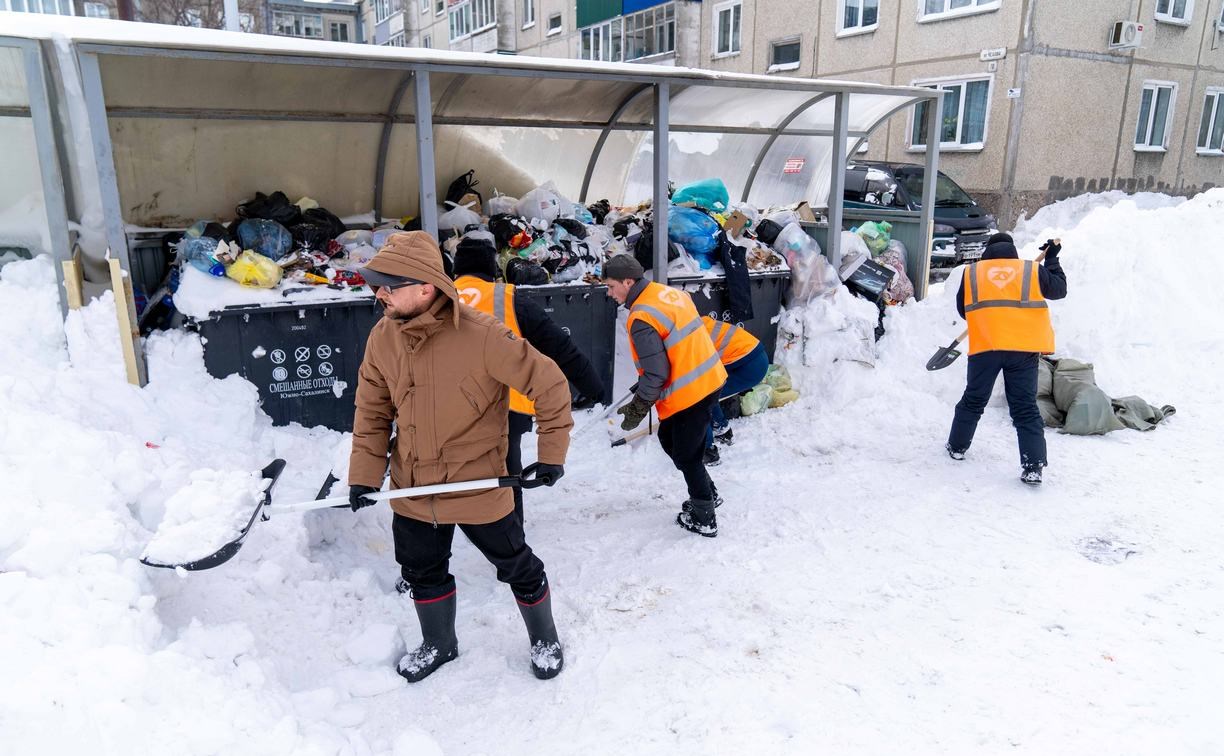 Предприниматели Южно-Сахалинска помогают управляющим компаниям расчищать дворы