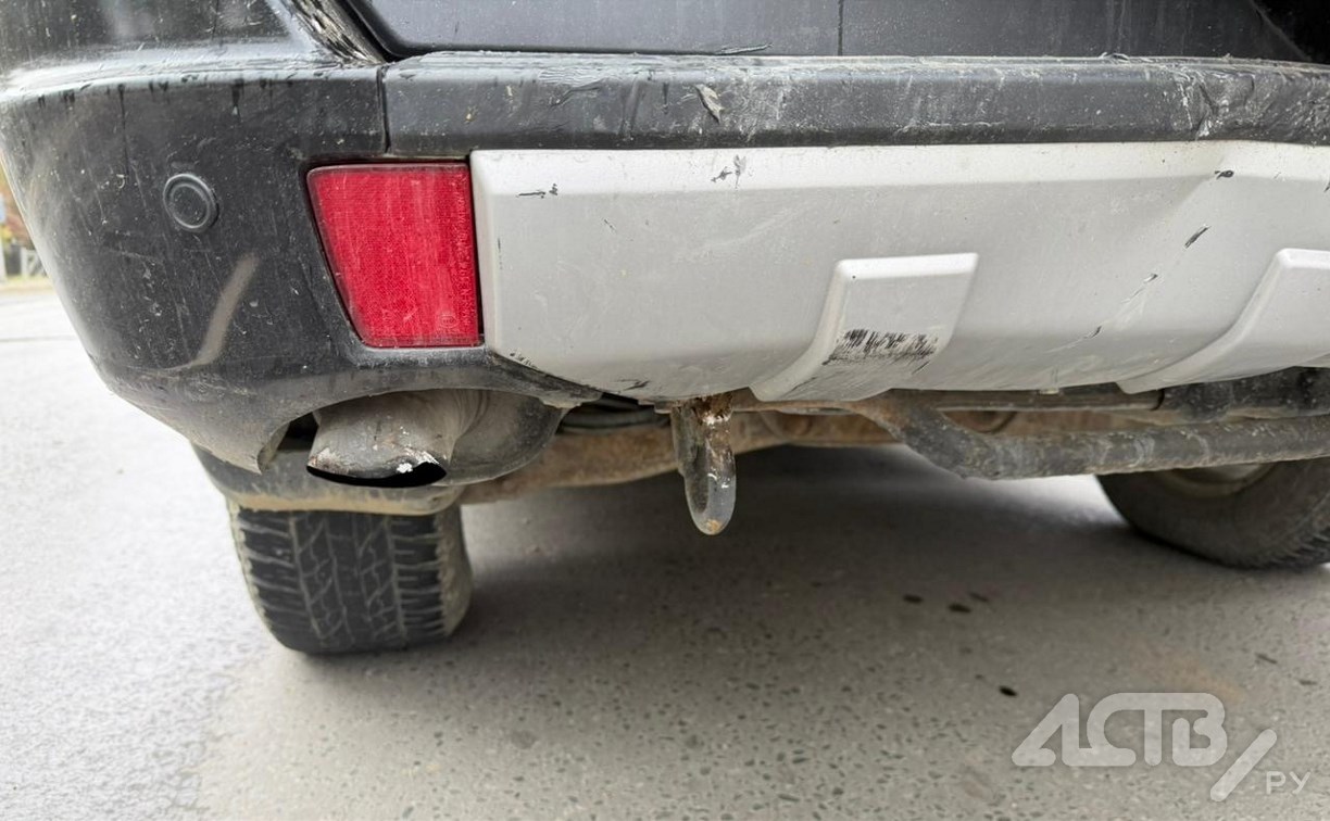 Неизвестный врезался в Mitsubishi Pajero и скрылся с места ДТП в Южно-Сахалинске