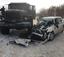 "Toyota Allex" врезалась в военный "Урал" в Анивском районе