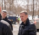 Мэр Южно-Сахалинска Сергей Надсадин проверил, как городские дороги ремонтируют литым асфальтом