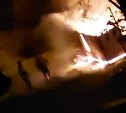 Пожарные пришли пешком: ночью в Южно-Сахалинске горели мусорные контейнеры