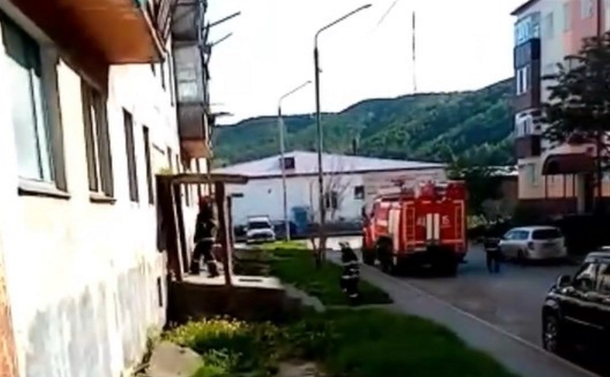 В аварийном доме в Углегорске, где до сих пор проживает одна семья, произошел пожар