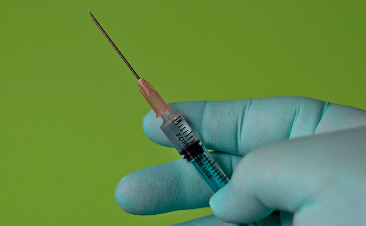 Сахалинцев, которых принуждают к прививке против COVID–19, просят жаловаться