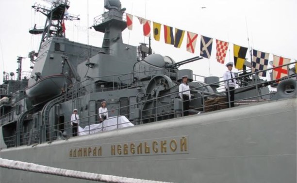 Тайфун "Болавен" внес коррективы в морской "Поход памяти" на Курилы Тайфун "Болавен" внес коррективы в морской "Поход памяти" на Курилы