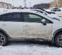 Неизвестный поцарапал Subaru XV на перехватывающей парковке в Южно-Сахалинске