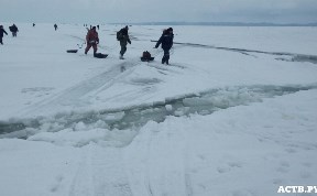 Льдину с 20 рыбаками оторвало на юге Сахалина