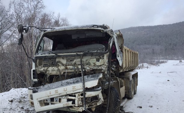 Два грузовика столкнулись на карьере в Лиственичном