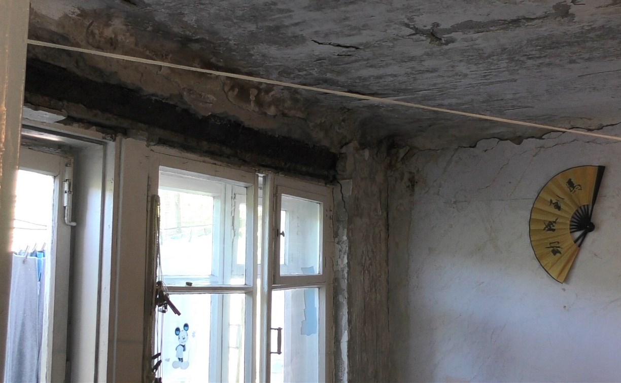 Дом в Синегорске не перестало топить даже после ремонта крыши