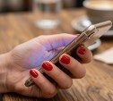 29-летняя гостья обчистила банковский счет 62-летнего сахалинца и вогнала его в долги