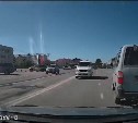 Сотрудники ГАИ нашли и наказали автомобилиста, который катался по встречной полосе в Долинске