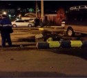 Две иномарки столкнулись и отскочили на припаркованные автомобили в Холмске (ФОТО)