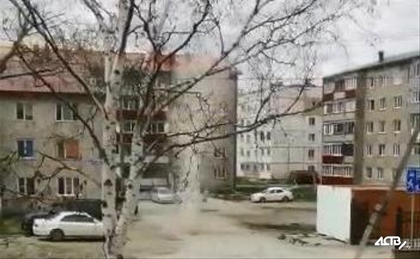 Мини-торнадо прошелся по двору в Новоалександровске