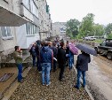 Южносахалинцы пожаловались на ремонт двора на Комсомольской улице