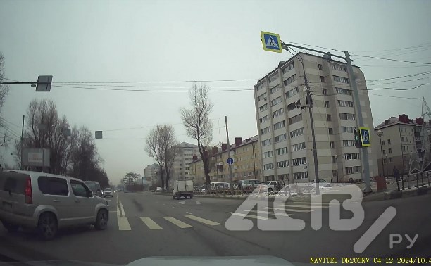 "Срезавший" перекрёсток в Южно-Сахалинске автохам пытался доказать, что он прав