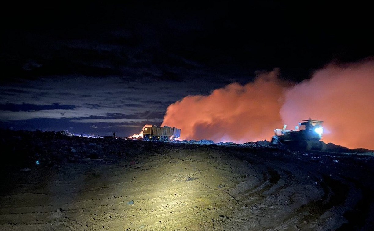 В Углегорске загорелась городская свалка 