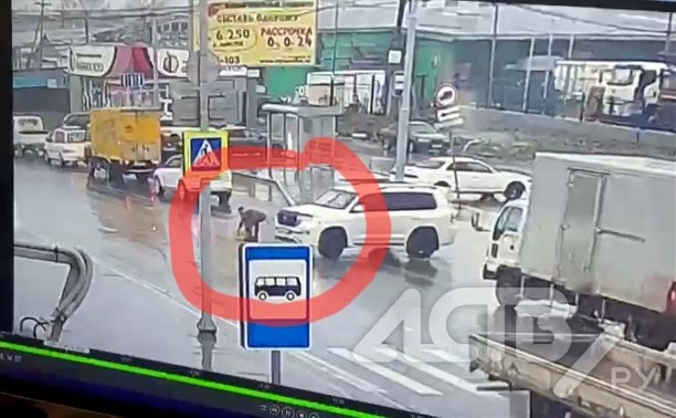 На Сахалине разыскивают мужчину на чёрном авто, который подобрал на дороге коробку с оборудованием 