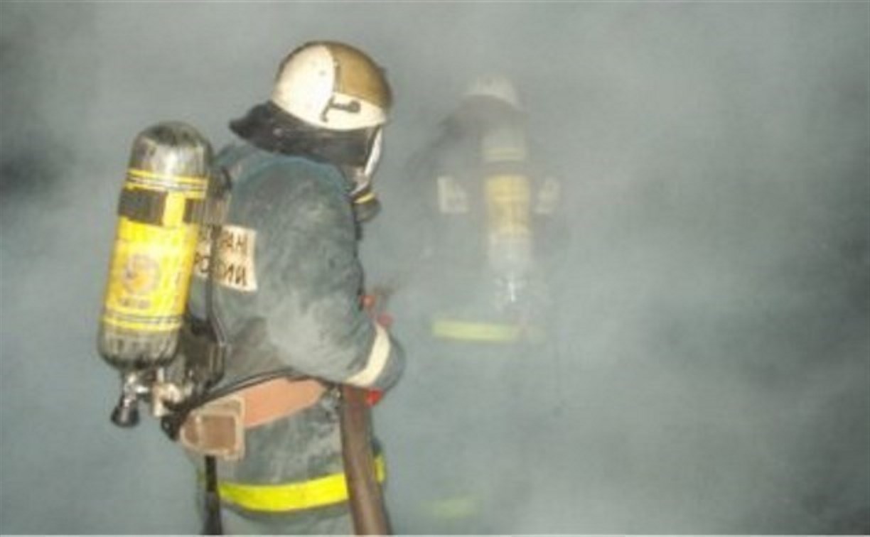 Пожар на чердаке столовой потушили в социально-медицинском учреждении в Кировском