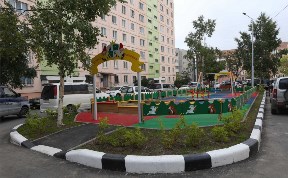 Больше 60 детских площадок установят в Южно-Сахалинске до конца года