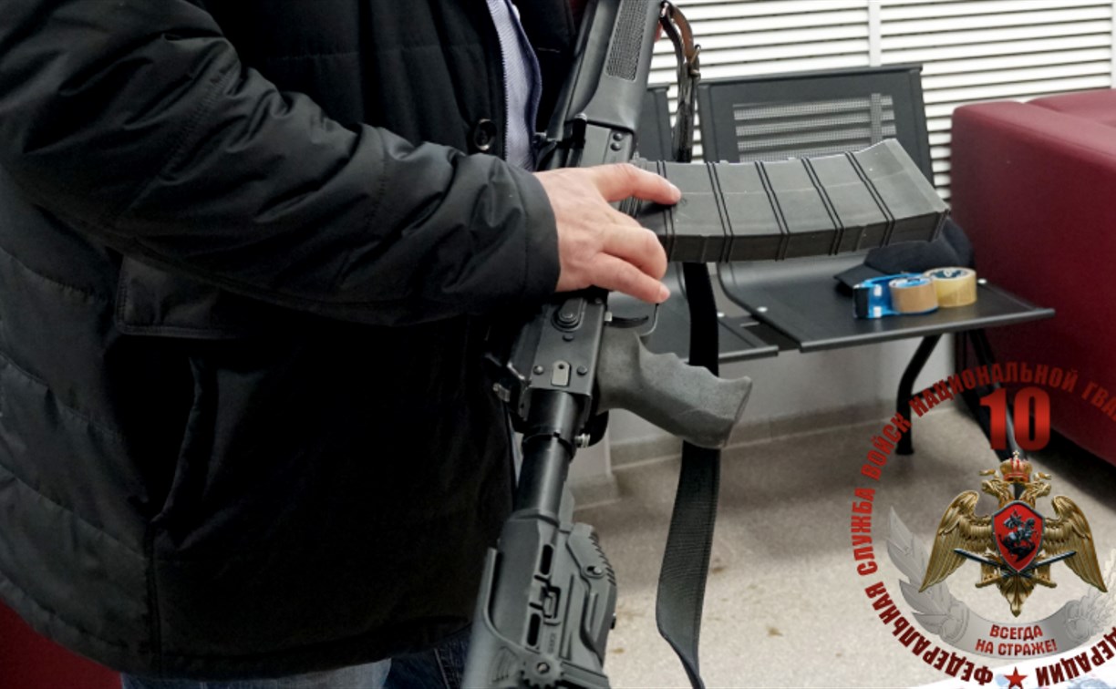 Житель Макарова, оставивший место ДТП, лишился охотничьих ружей