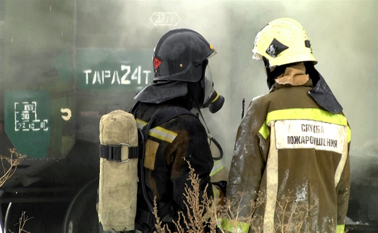 Пожарные Южно-Сахалинска провели учения на железной дороге