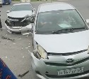 Авария за аварией: на перекрёстке с неработающим светофором в Южно-Сахалинске жёстко столкнулись два авто