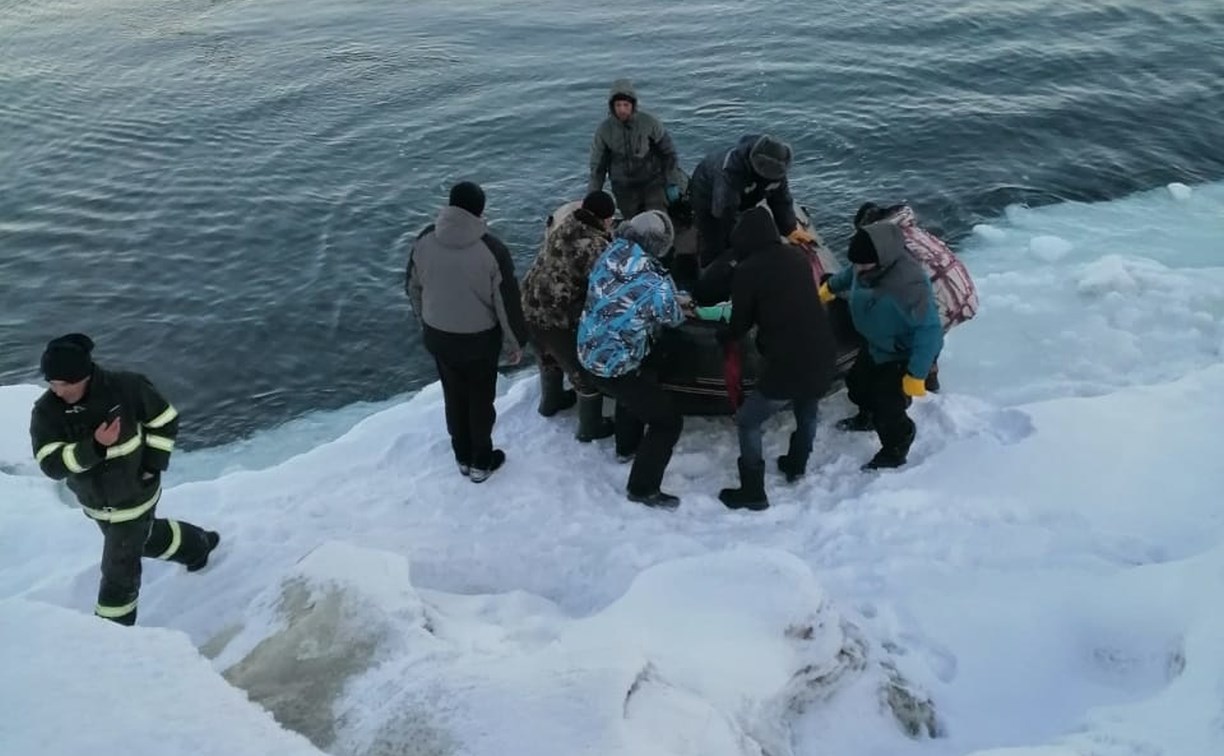 Лёд нестабилен: специалисты предупреждают сахалинских рыбаков об опасности перед выходными