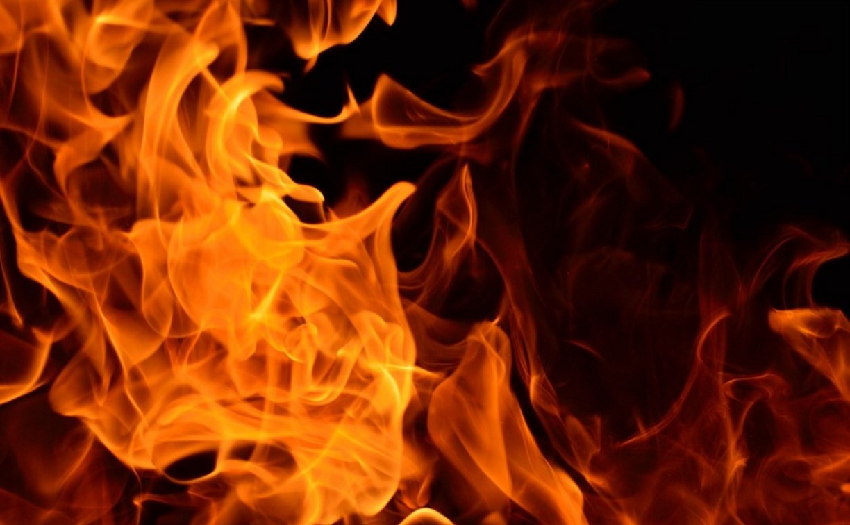 В Александровске-Сахалинском в квартире двухэтажного дома загорелась электроплита