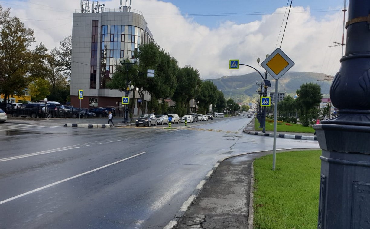 Очевидцев наезда на пешехода на проспекте Победы в Южно-Сахалинске ищет ГИБДД