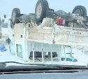 Грузовик опрокинулся на крышу: кадры жуткого ДТП в пригороде Южно-Сахалинска
