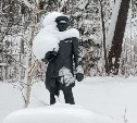 "Эта фигура обнимает памятник": интересное явление сняли на площади Славы в Южно-Сахалинске