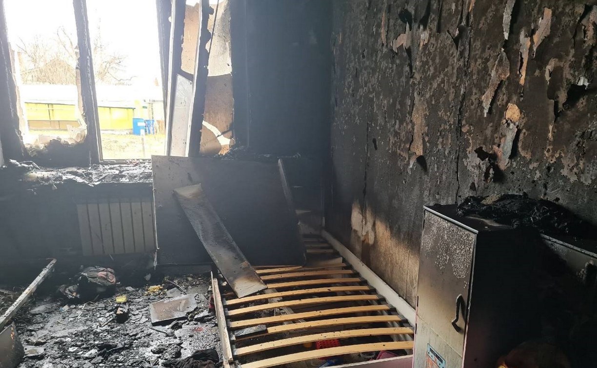 Три человека пострадали при пожаре в жилом доме на Сахалине