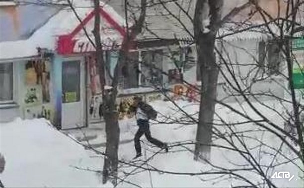 Шаолинь вернулся в Корсаков и танцует на улицах города Шаолинь вернулся в Корсаков и танцует на улицах города
