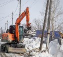 Дорожная техника круглосуточно работает в местах подтоплений в Южно-Сахалинске