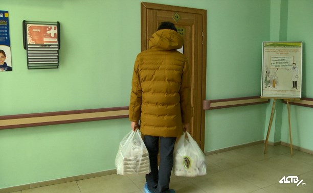 Сахалинским медикам начали доставлять бесплатные горячие обеды