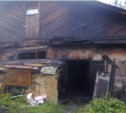 Жители Южно-Сахалинска эвакуировались из дома из-за пожара (ФОТО)