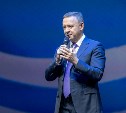 Учителя, которыми гордится город: в Южно-Сахалинске поздравили педагогов